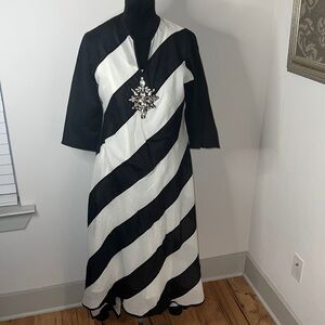 CHINYERE Pakistan Indian formal embellished ivory black two‎ piece dress Sz M